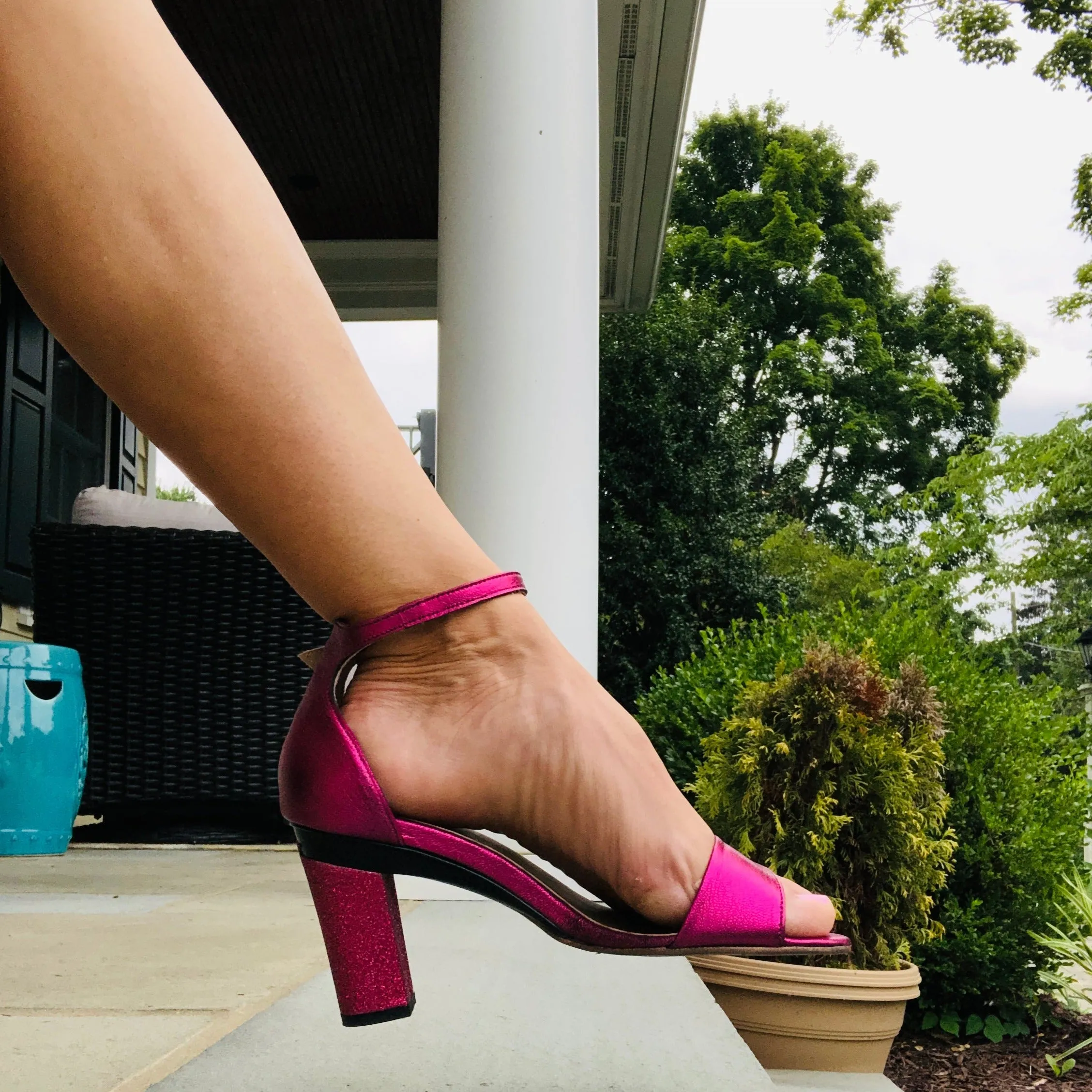 Deyi Metallic Fushia Sandal